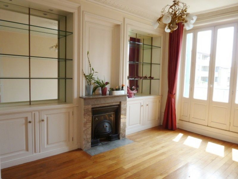 GRATTE CIEL  T5 100 m�  de caract�re