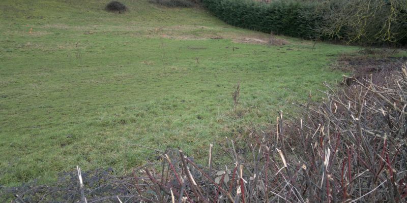 3 min Cr�mieu, terrain de 500 m� plat.