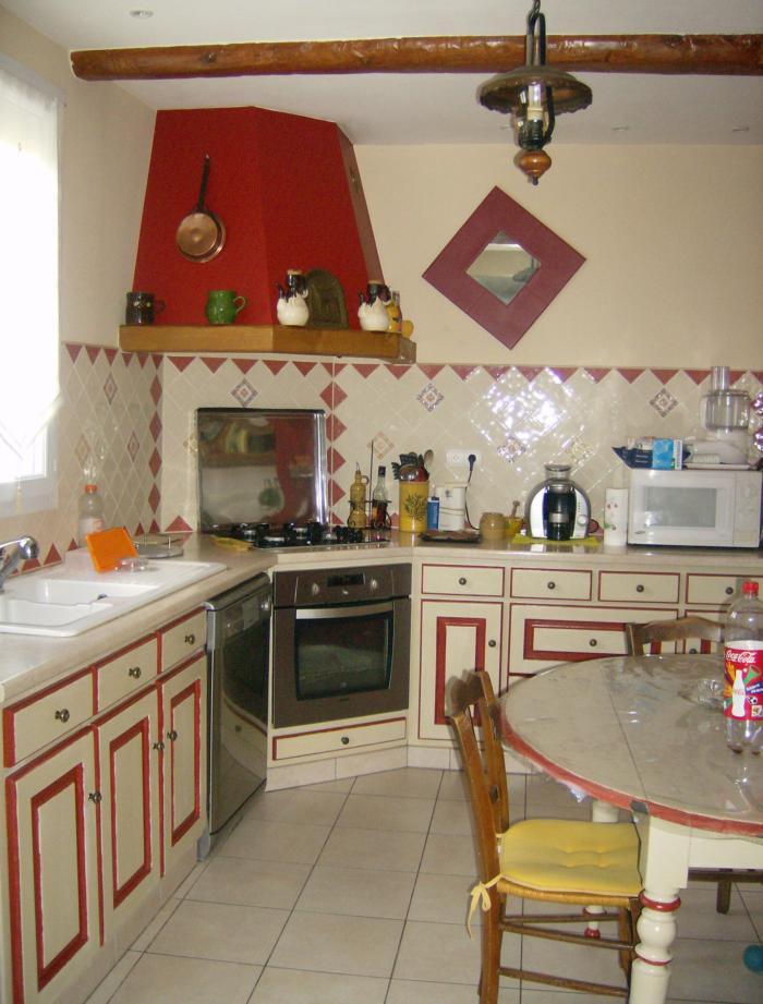 Jolie maison en pierres avec cour