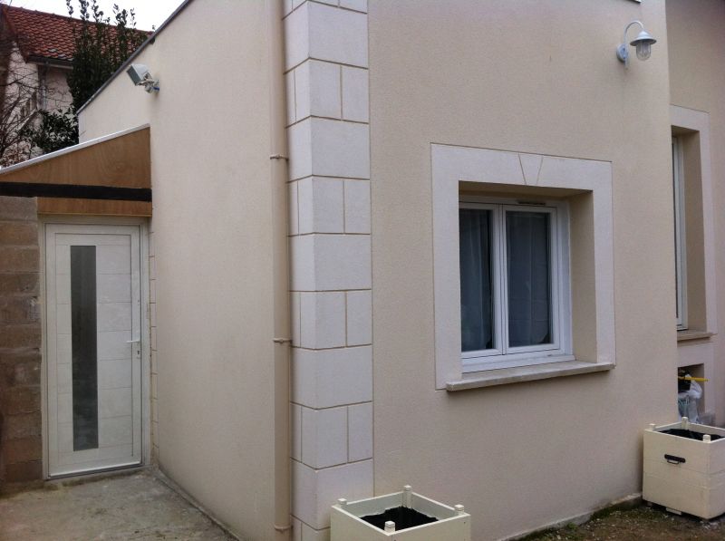 A VENDRE  UNE MAISON DE 65 M2 A ARGENTEUIL TRES BON ETAT AVEC UNE CHAMBRE SALON CUISINE SALLE D EAU WC  120 M2  DE TERRAIN PRIX 265000 �