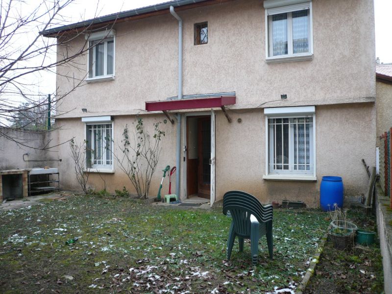 LYON 8� MAISON 3 chbres 96 M� TERRAIN 237 M� CAVE
