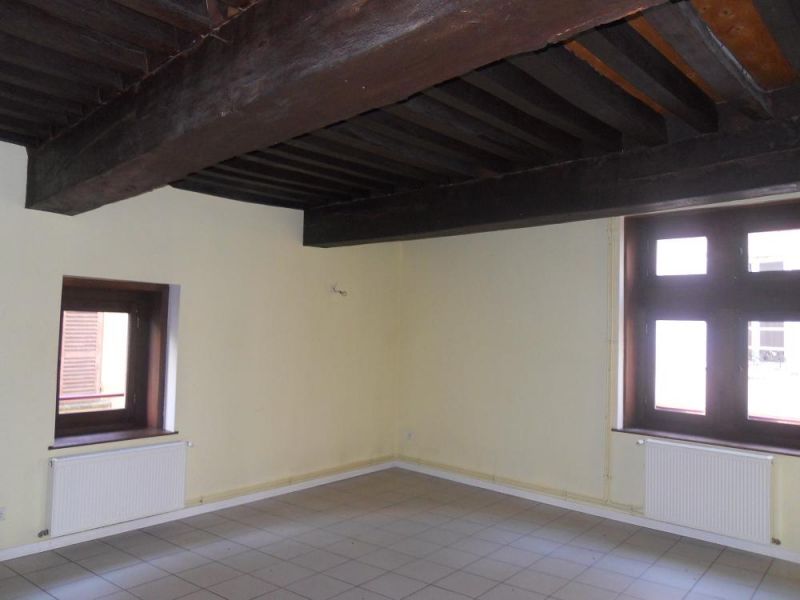 CHARLIEU APPARTEMENT 1ER ETAGE 117M� 3 CHAMBRES