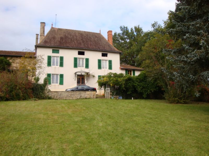 BOURGOGNE DU SUD MAISON BRIONNAISE 1.2 HECTARES