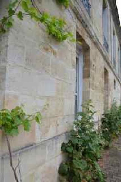 IMMEUBLE EN PIERRE AU COEUR DES CHARTRONS
