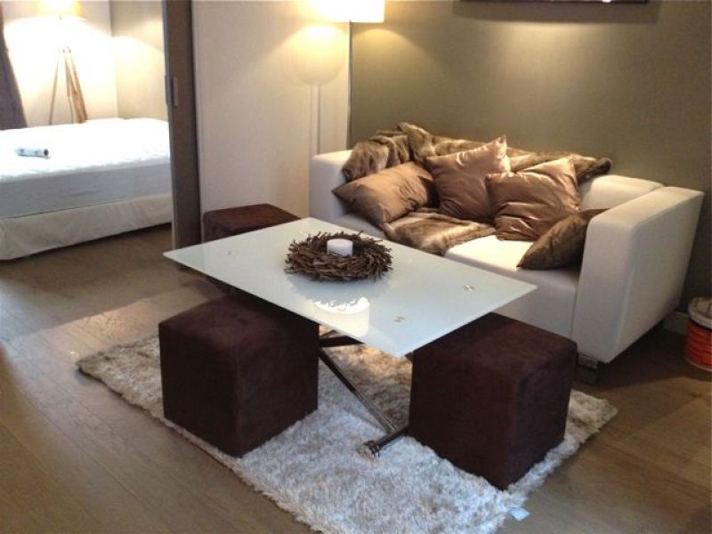 Deux pieces meubl�