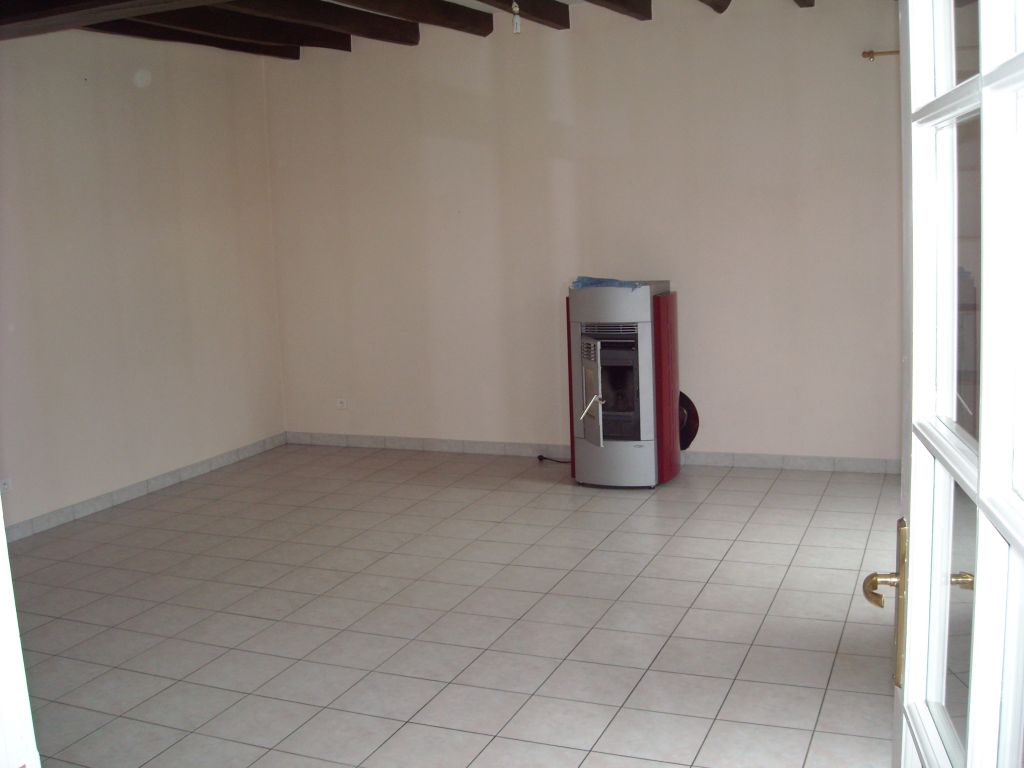Maison de campagne T4 avec garage et terrain.