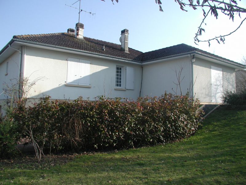Grand pavillon sur sous-sol proche de Bressuire