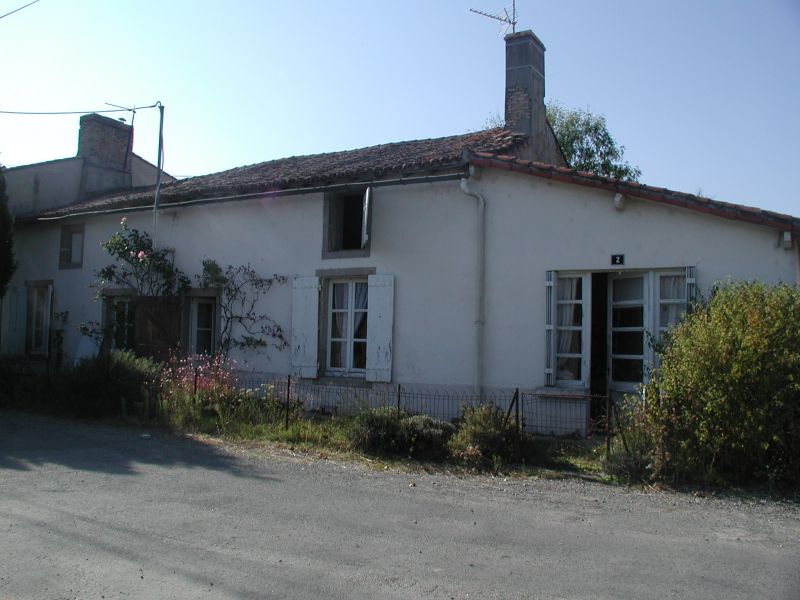 Jolie maison de bourg avec jardin � rafra�chir