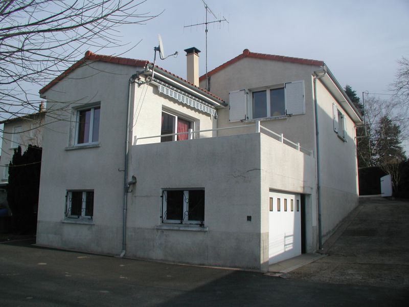 Pavillon sur sous sol avec joli terrain