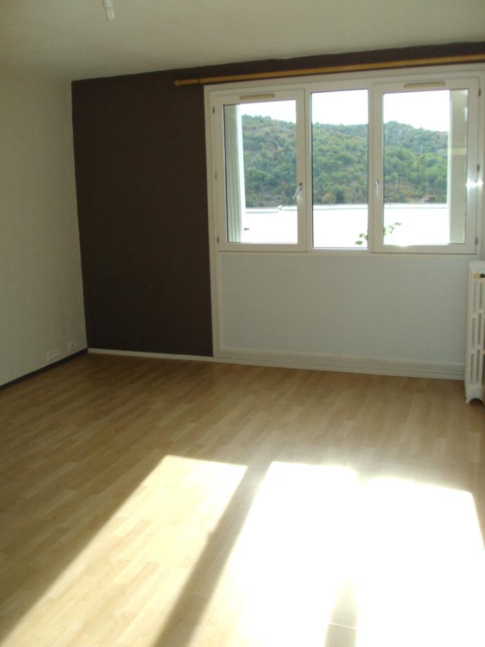 CAHORS, Appartement T3 avec parking et cellier