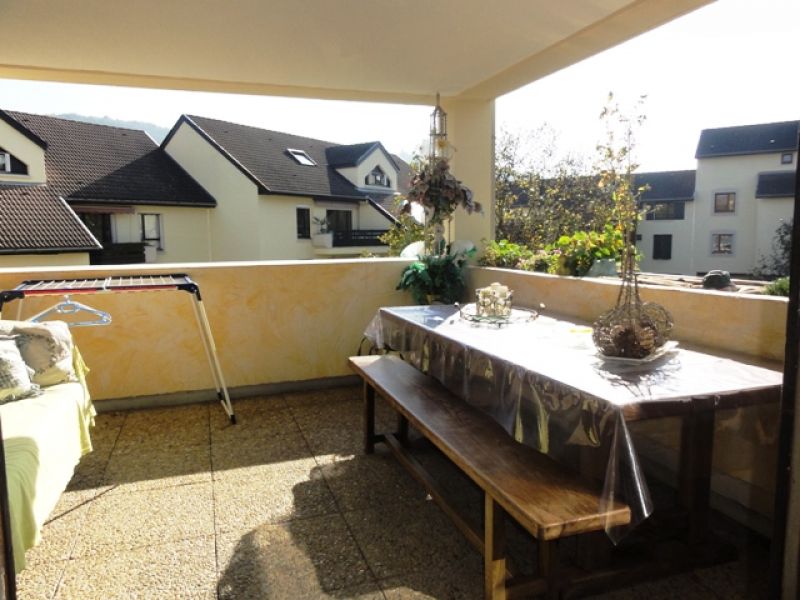 T5 duplex 104 m� habitables + Terrasse + Garage.