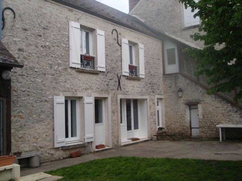 TRES BELLE MAISON DE VILLE EN PIERRE