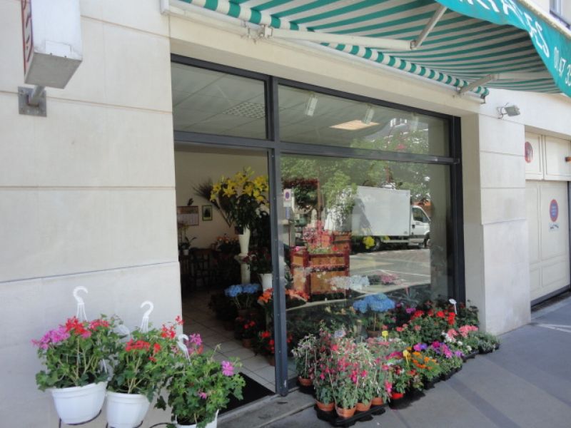 Bourg! Emplacement num�ro 1! Magasin de 46 m�!