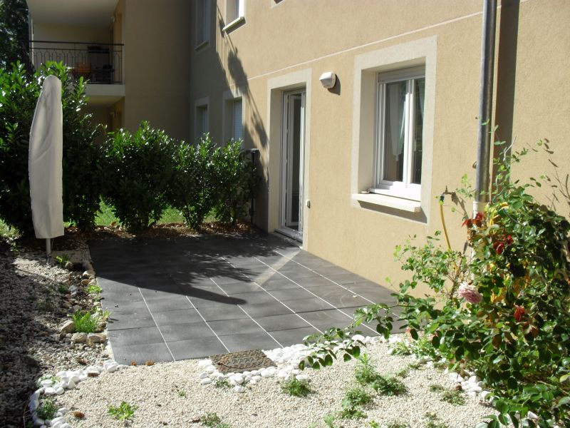 Appartement r�cent T3 rez de jardin LAGNIEU r�sidence ferm�e