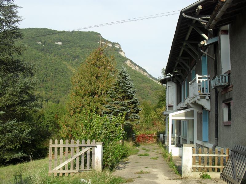 AMBERIEU EN BUGEY 10 mn, appartement 3 pi�ces 107 m2 en rez de jardin, 1397m� de terrain