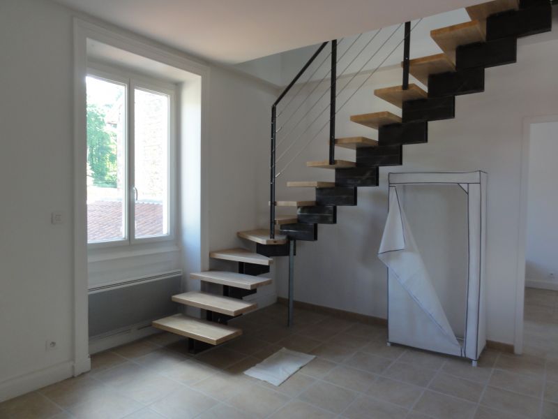 LAGNIEU APPARTEMENT T3 DUPLEX MEUBLE