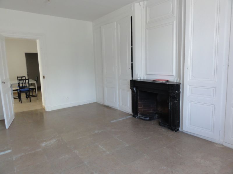 LAGNIEU LOCAL BUREAUX 64M�