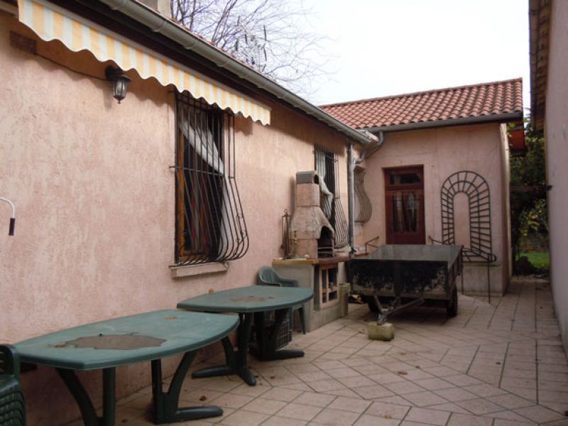 BRON MAISON PLAIN PIED + 3 APPARTEMENTS