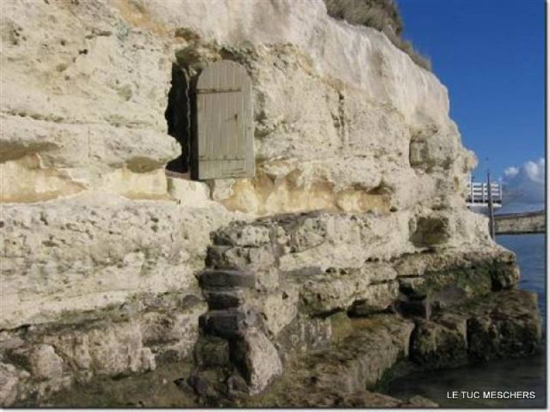 Proche Meschers "Habitation troglodytique!!