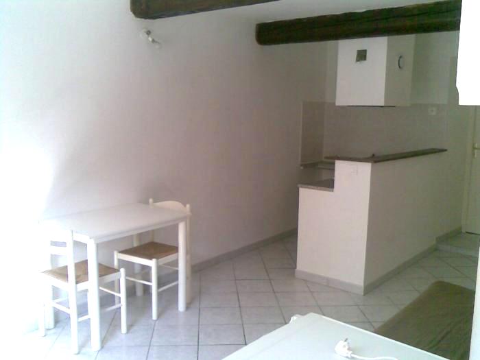 APPRTEMENT T2 MEUBLE DE 40 M� EN CV DE MONTELIMAR EN RDC