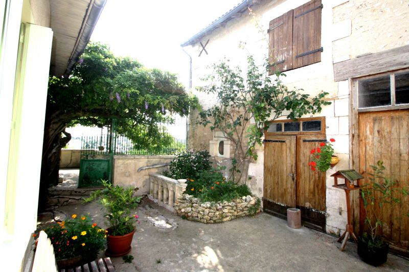 MAISON ANCIENNE EN PIERRES