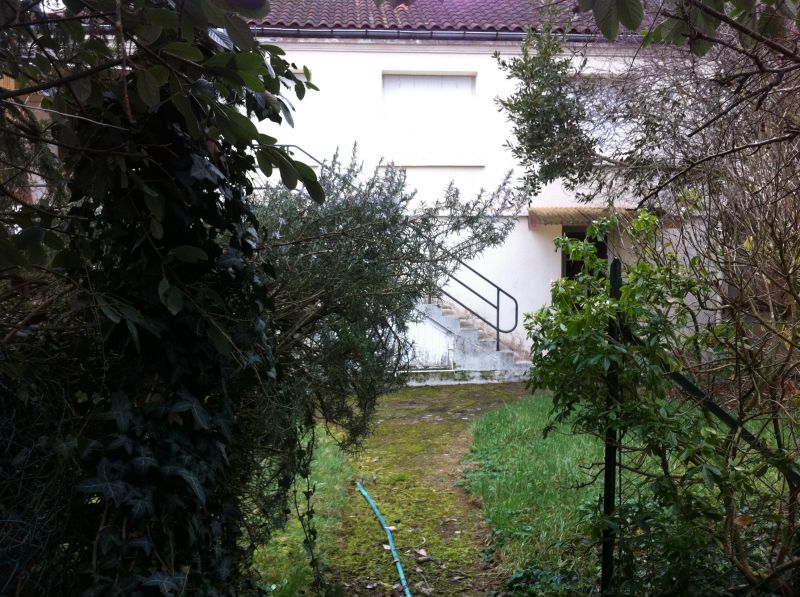 POITIERS PROCHE CENTRE VILLE ANNEES 60 ENTIEREMENT EN PIERRES