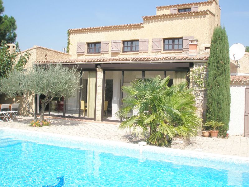 BAGNOLS SUR CEZE BELLE VILLA DANS PARC