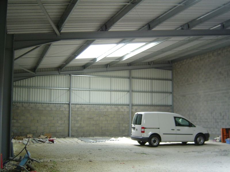 LOCAL INDUSTRIEL A PEUJARD 162 m2 au sol.