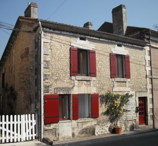 Charente/Dordogne border; Jolie maison de village