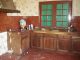 Charente: Petite maison avec local et sous sol.