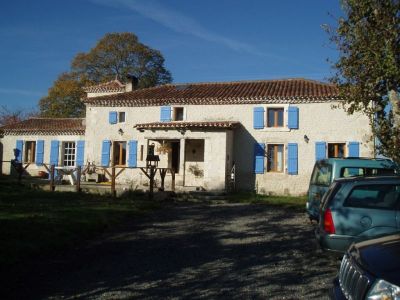 Charente: Belle Fermette avec grange et dependance