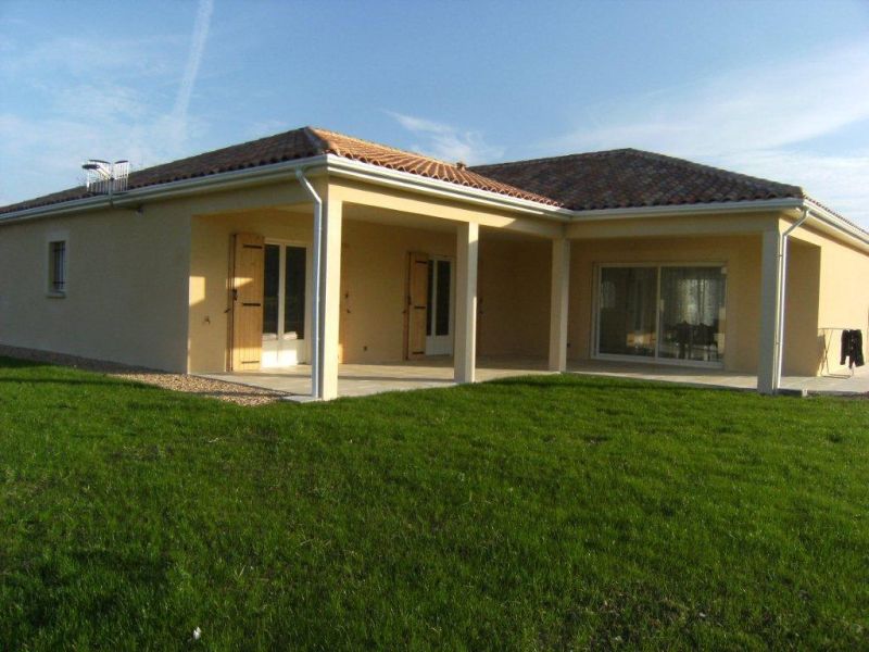 Habitation r�cente, plain pied avec 5 chambres !