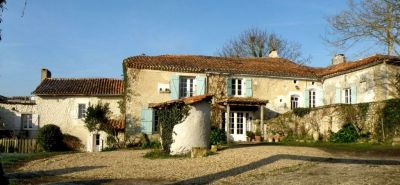 Charente/Dordogne bordure: Belle Fermette avec gites