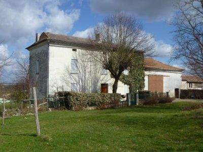 Ancienne ferme dominant la pleine B�timents!