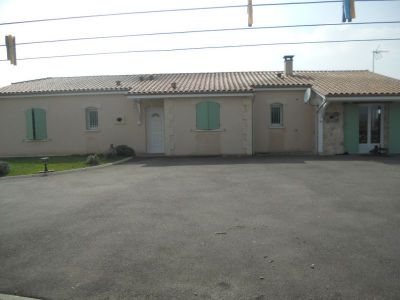 Tr�s beau pavillon avec 3 chambres,piscine!